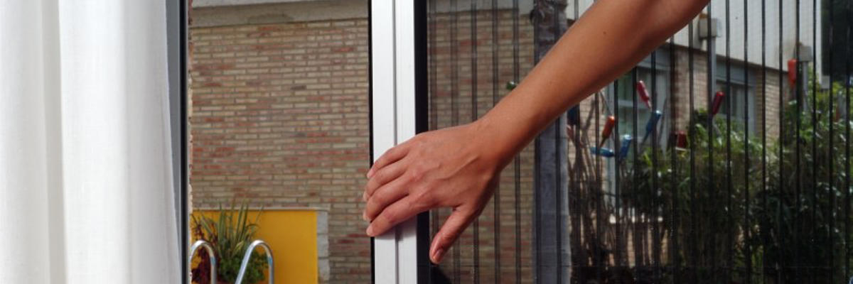 Minimalistische Häuser: Auswahl von Gardinen für Schlichtheit und Eleganz